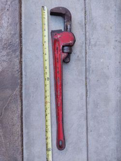 24"  SPAIN PIPE LINE WRENCH EXCELLENT CONDITION