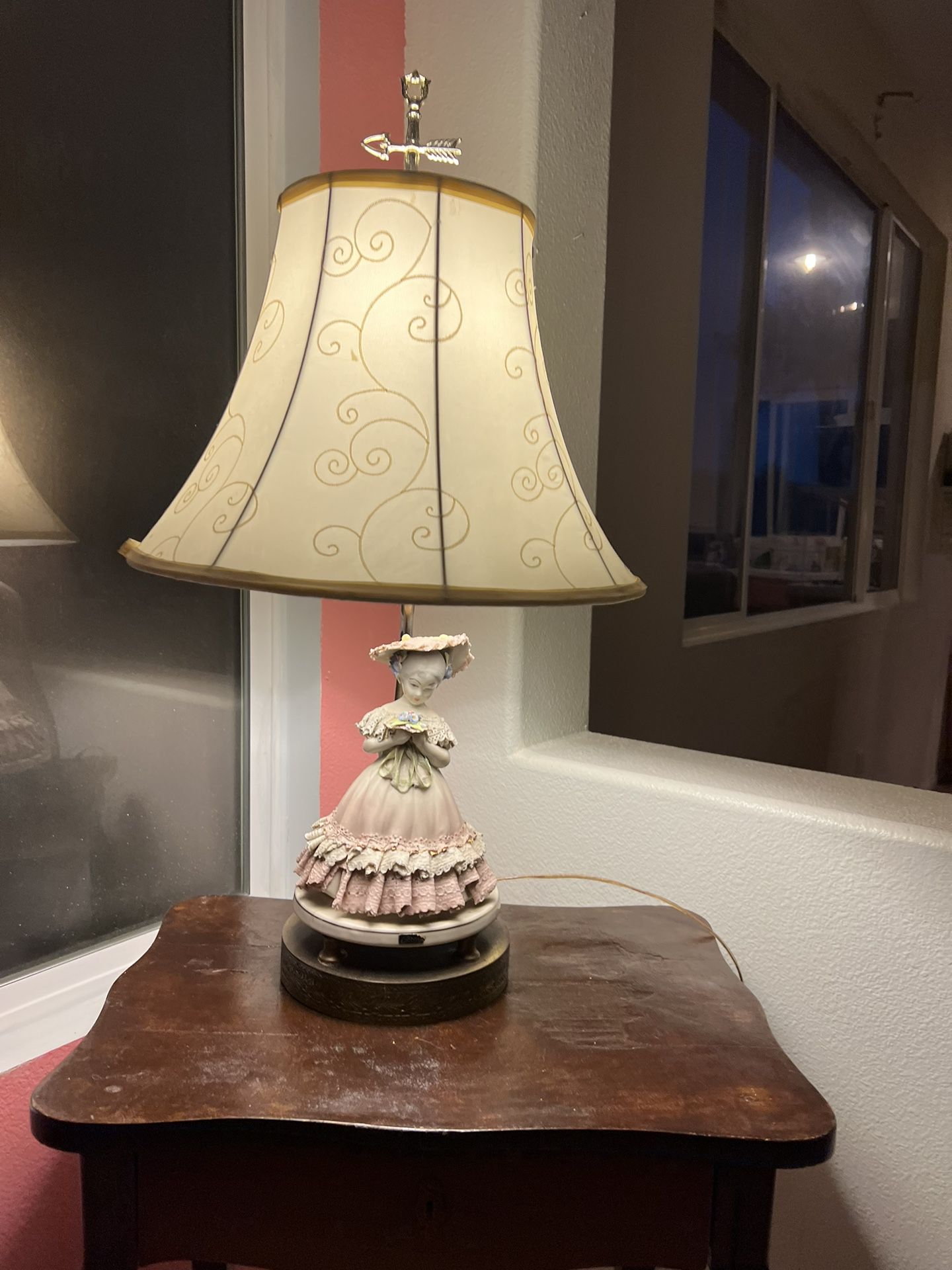 Vintage Porcelain Figurine Lamp 