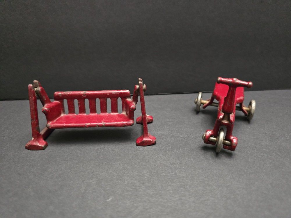 Vintage KILGORE Cast Metal Doll House Size Furniture / Toys