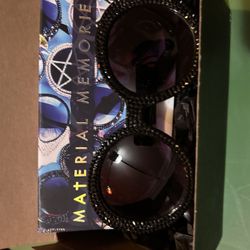 MATERIAL MEMORIES GOTH STYLE SUNGLASSES 