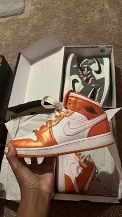 Jordan 1 Mids