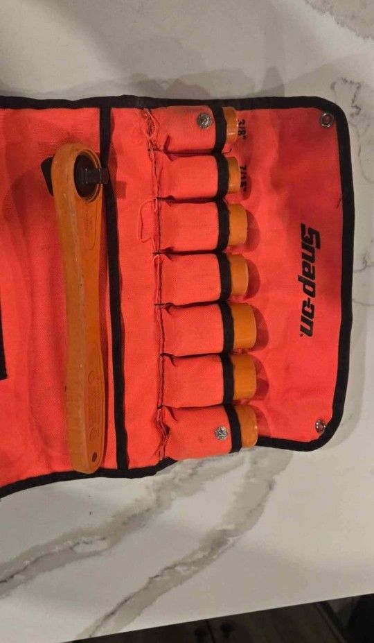 Snap on Insulated Ratchet and Socket Set