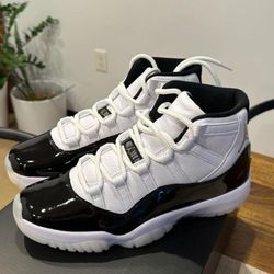 Air Jordan Retro 11 Size 9 US Mens