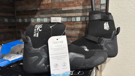 Surfing boots 🥾