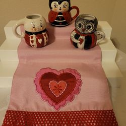 Johanna Parker Valentines Ceramic Mugs 3 And Heart Table Runner 