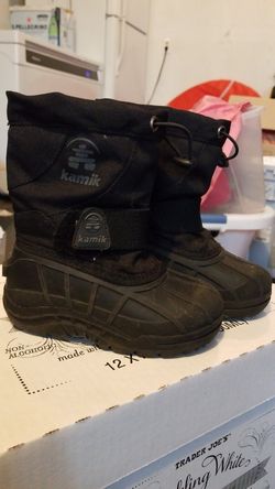 Kami kids Size 8 snow boots