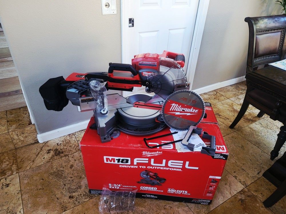 Milwaukee M18 FUEL 18V Lithium-Ion Brushless Cordless 10 in. Dual Bevel Sliding Compound Miter Saw (Tool-Only