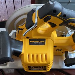 20-Volt MAX XR Cordless Brushless 7-1/4 in. Circular Saw (Tool-Only