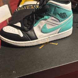 Women Size 8 Air Jordan 1 Mid