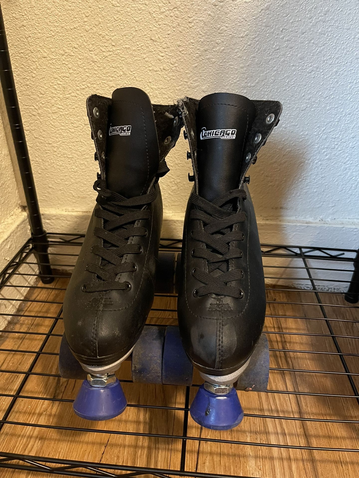 CHICAGO SKATES Men's Classic Roller Skates