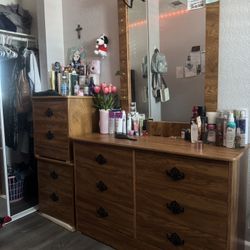 Dresser With Mirror