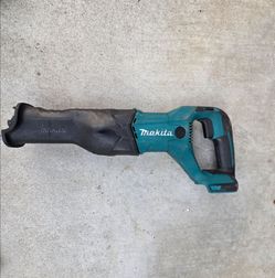 Makita XRJ04 18V Li-Ion Cordless Reciprocating Saw (Tool Only)

Local pick-up 90042
Cash only
Hablo español.