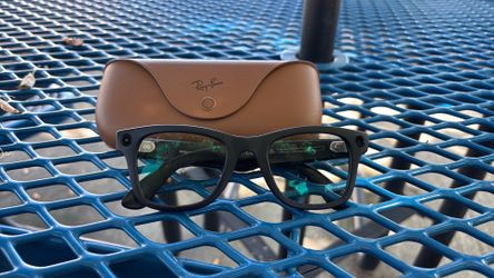Meta Ray-Ban Smart Glasses – Broken / Not Working