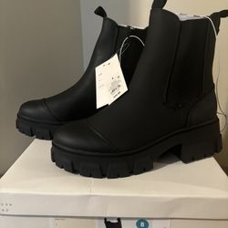 Lady’s Boots