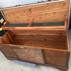Cedar Chest “Lane”