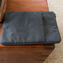 Tablet/laptop Case