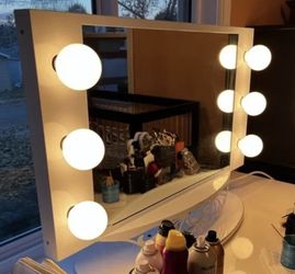 Hollywood Vanity Mirror with Lights – Vanity Girl Broadway – Silver Makeup Mirror OBO