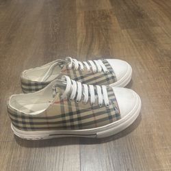 Burberry  Check