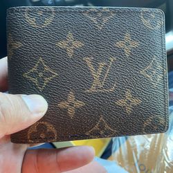 Louis Vuitton Men’s Wallet for Sale in Hawthorne, CA - OfferUp