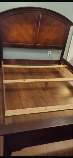Queen bed  antique