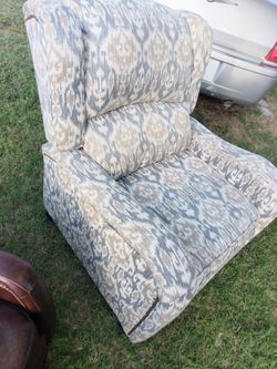 3 recliners 2 fabric 1 leather material