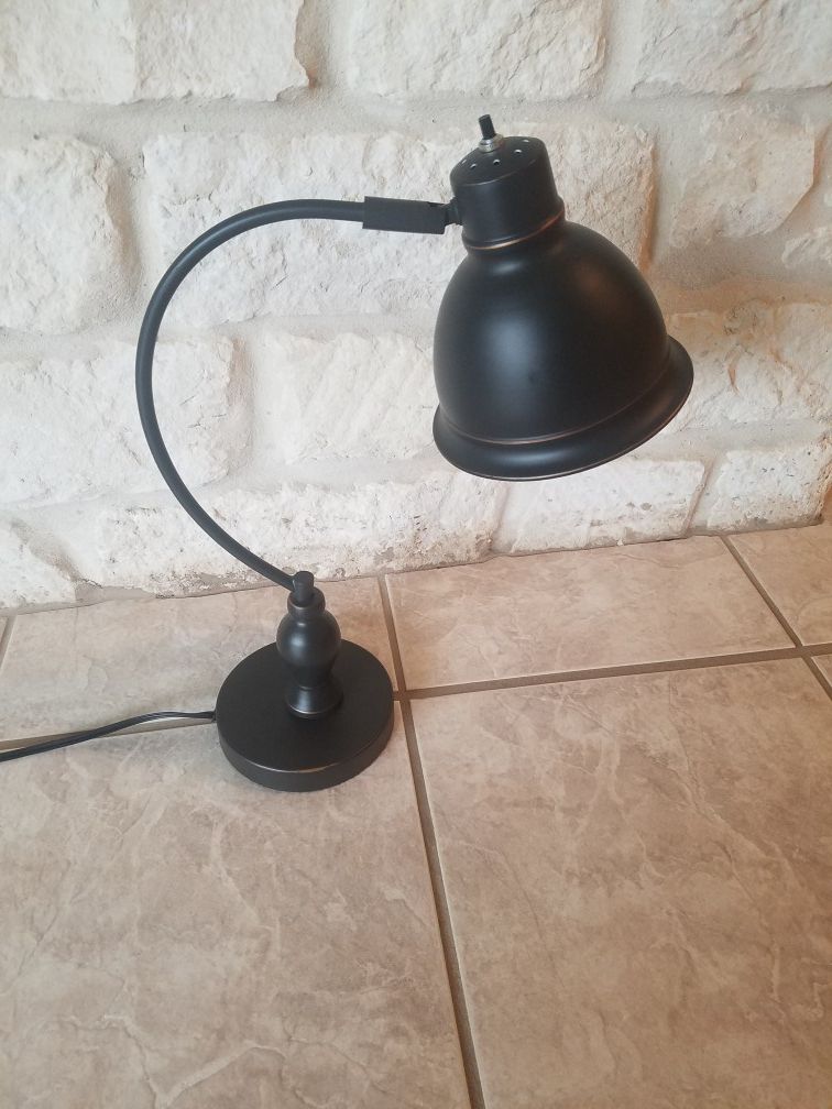 Desk lamp