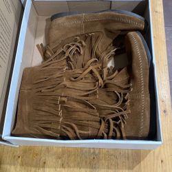 Women’s 3 Layer Fringe Boot Size 6