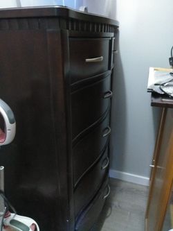 Brown cavinet. In good condition..