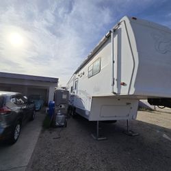 2005 Forest River Cardinal 