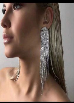 Aretes Largos de Brillos Elegantes ✨