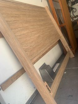 Full size headboard and railing.