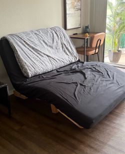 Trifold futon bed