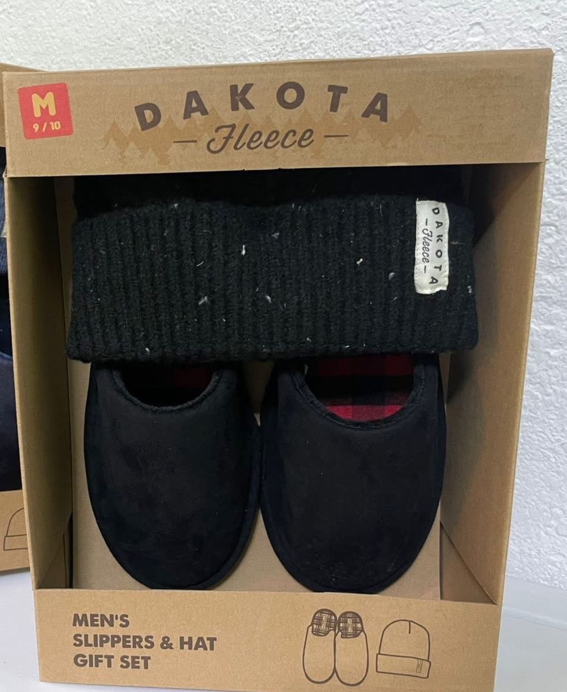 Dakota fleece men’s slippers & hat gift set Size Medium 9/10