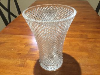 A cristal flower vase