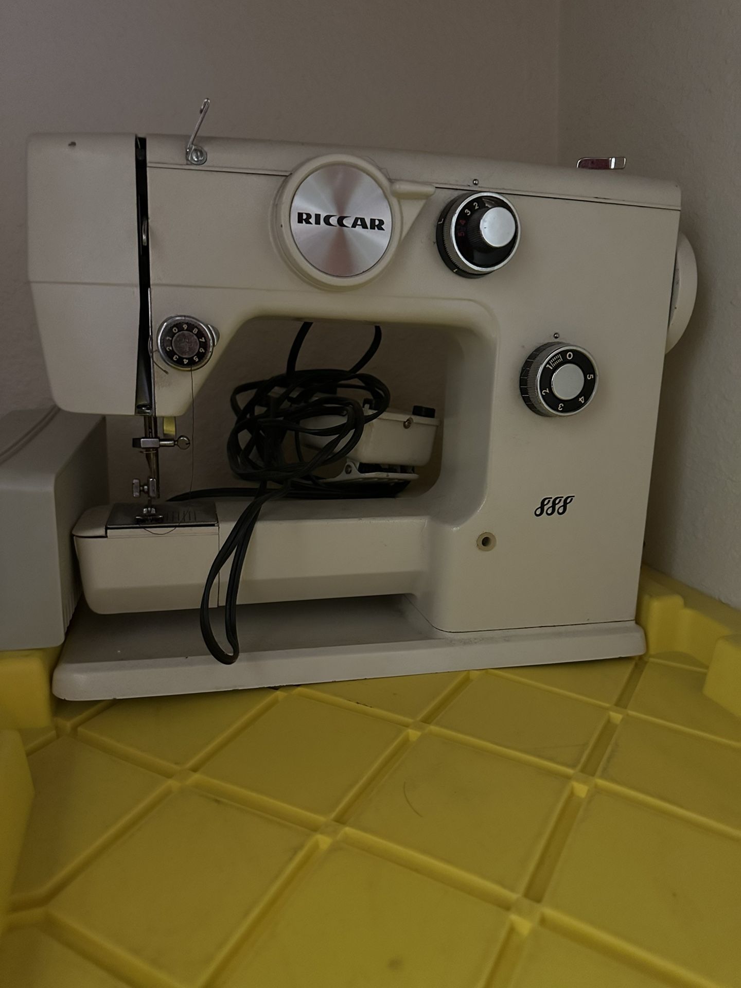 Riccar All Metal Sewing Machine