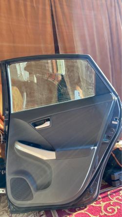 2011 Toyota Prius Right Door For Parts