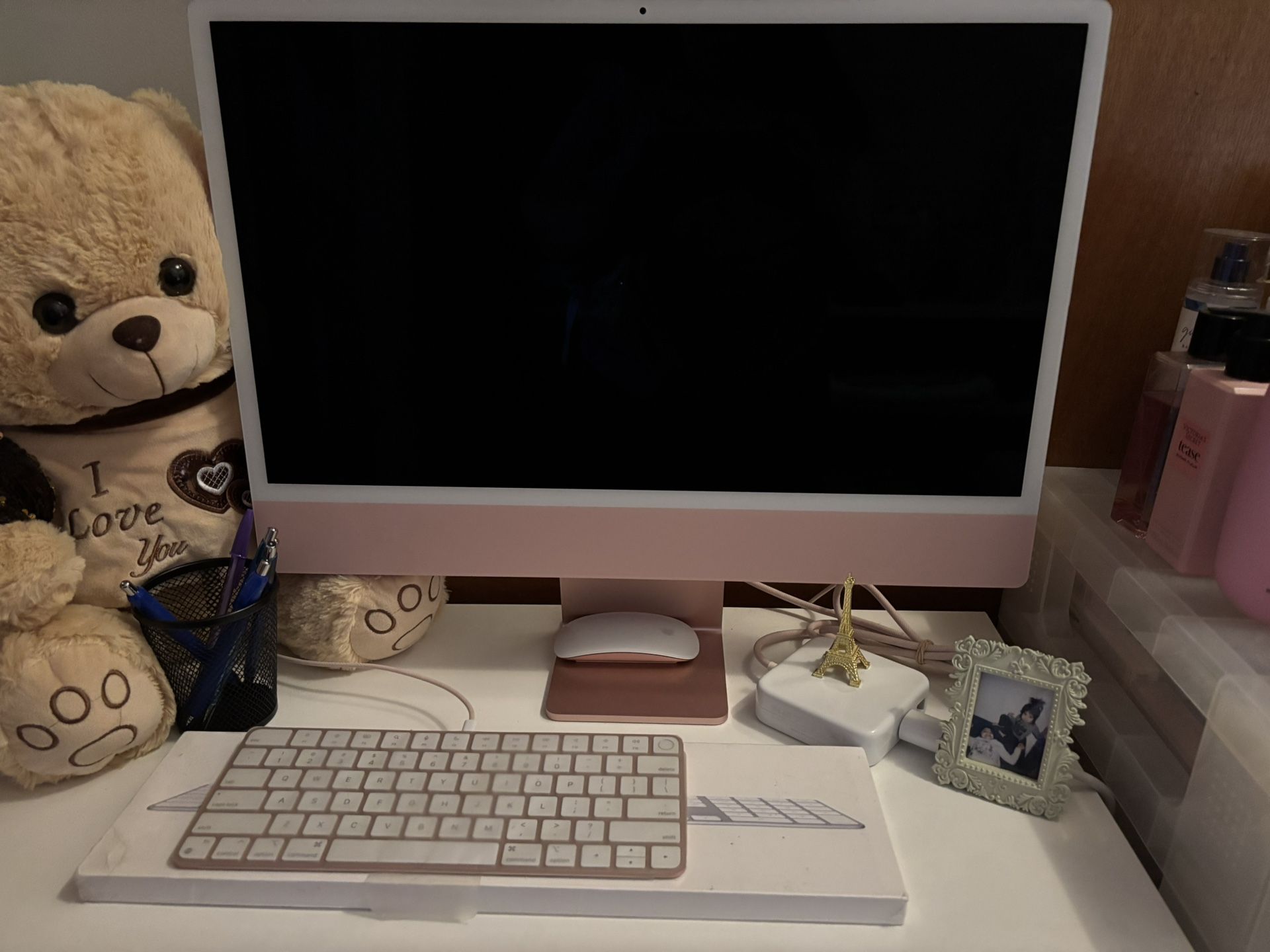 Apple 2024 iMac All-in-One Desktop Computer with M4 chip with 8-core CPU