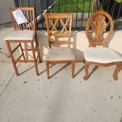 Free chairs and one stool 11981 Herman dr Riverside 92505