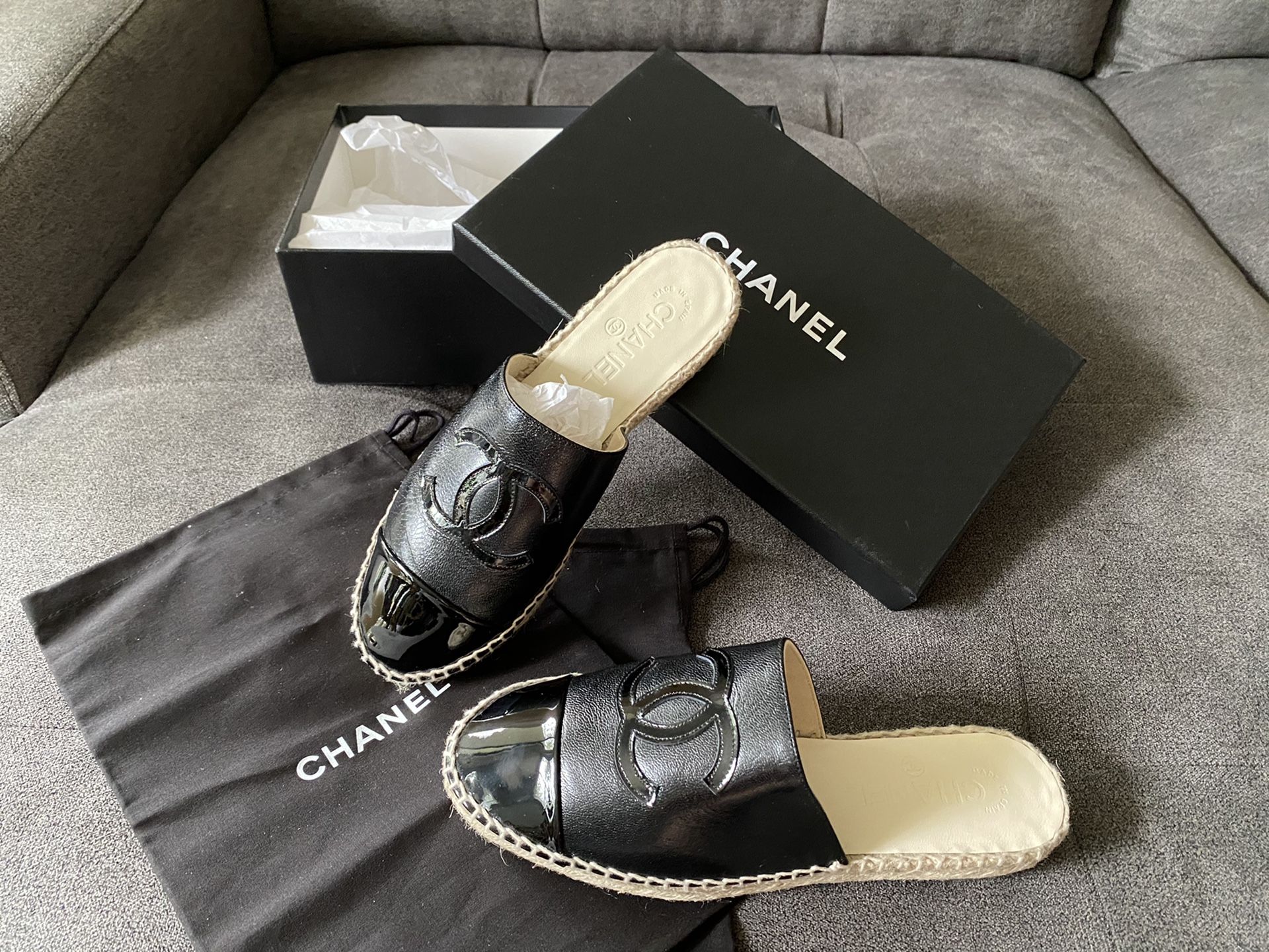 New Authentic CHANEL Black Patent CC Backless Double Sole Espadrille Slide Mule Flat 37