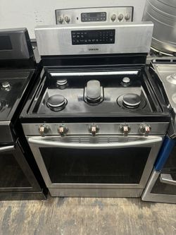 Gas stove brand Samsung 30 inch used we warranty on sell !! 