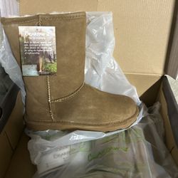 Brand New Women’s Bear Paw Boots Only In Size 6,7,10,11