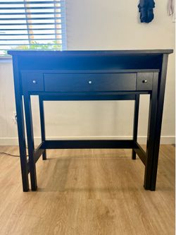 *PRICED LOW TO SELL FAST $30 DARK BROWN DESK WITH PULLOUT DESK TOP*