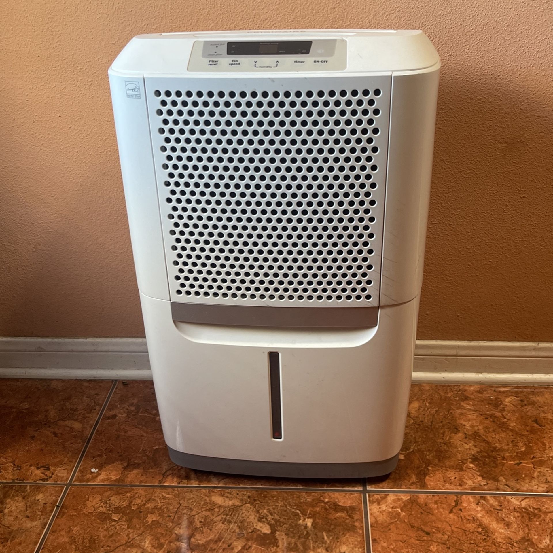 FRIGIDAIRE HUMIDIFIER