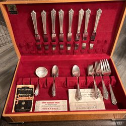 1847 Rogers Brothers Silverware set.  very good condition-with Wooden case -1931 Her Majesty pattern