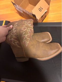 Cowgirl Boots - 8.5W