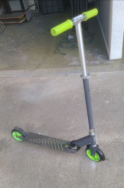 Mongoose kids scooter