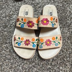 Castor Artesanias Floral Embroidered Double Strap Leather Mexican Huaraches 