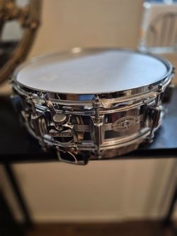 Vintage 1970's Roger's Dynosonic snare drum
