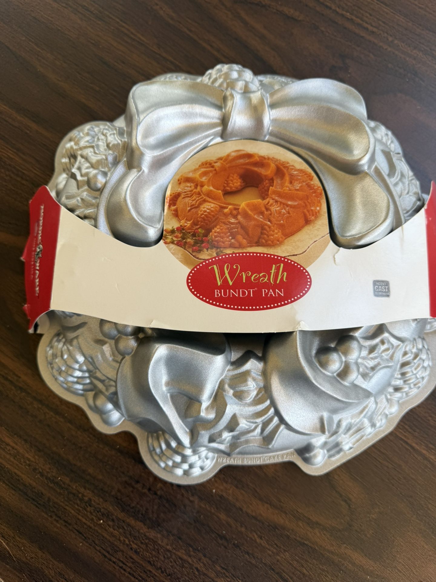 Nordic Ware Wreath Bundt Cake Pan NWT