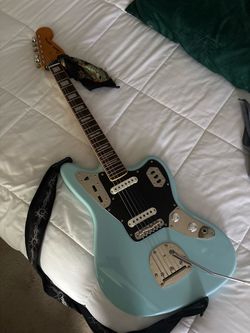 Squier Classic Vibe '70s Jaguar Electric Guitar Daphne Blue